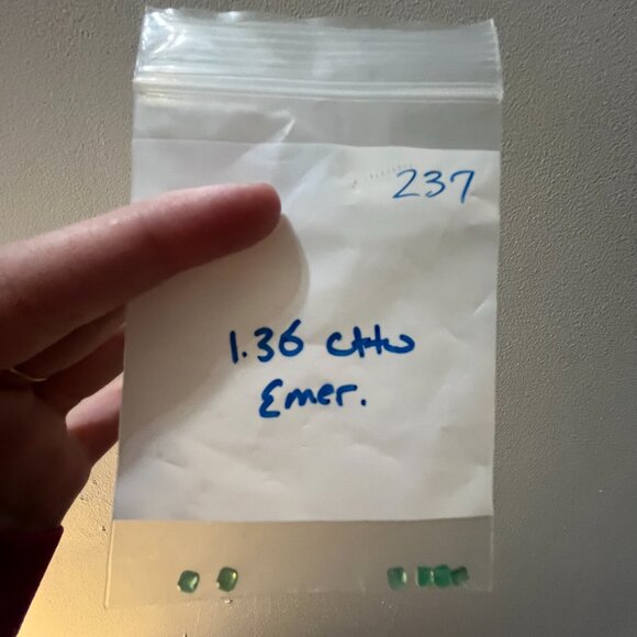 6 loose emeralds, 1.36 total carats - Picture 2 of 3